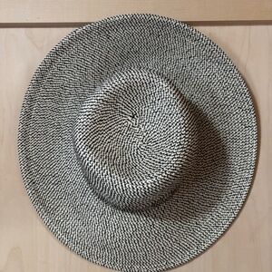 Adjustable sun hat